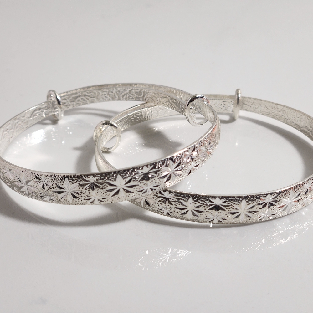 🆕️ 2 Silver Floral Patterned Bracelet